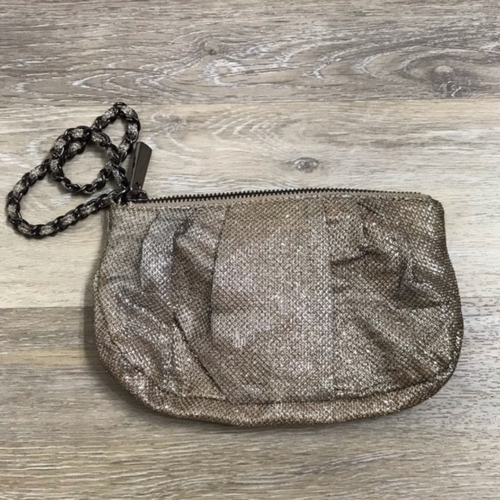 EXPRESS// Metallic Champagne - Gold Chic Wristlet